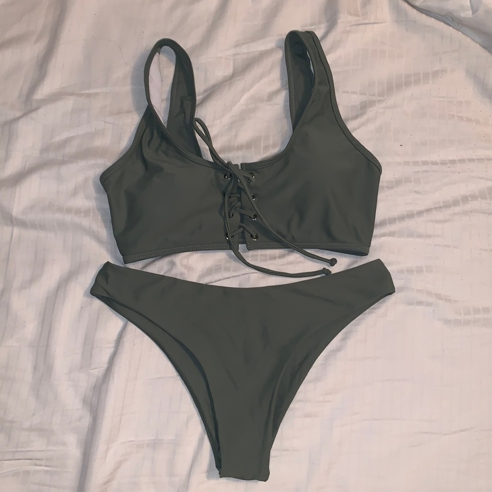 Medium | swim wear
